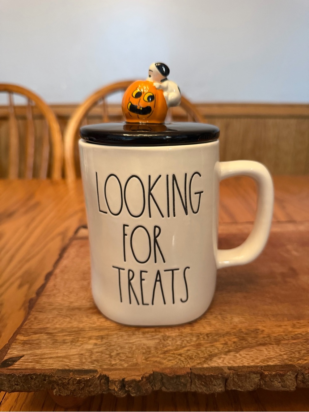 Rae Dunn Peanuts Snoopy Halloween “Looking For Treats” Mug With Pumpkin Lid
